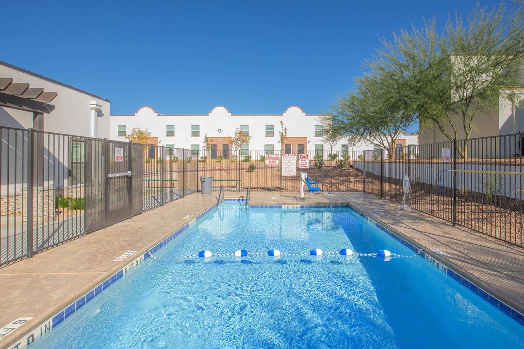 Corona Del Valle Apartments in El Paso, TX - Building Photo