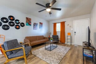 6302 Manor Rd in Austin, TX - Building Photo