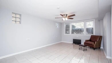 5439 W Schubert Ave, Unit Basement in Chicago, IL - Foto de edificio - Building Photo