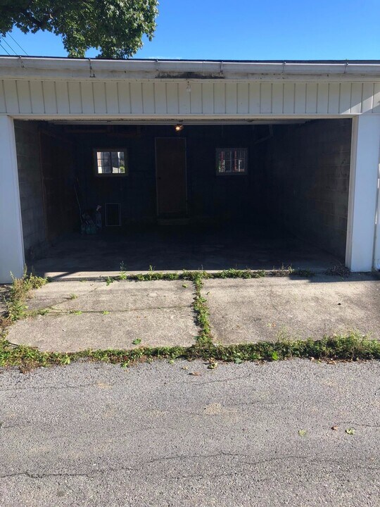 811 Chestnut St in Emmaus, PA - Building Photo