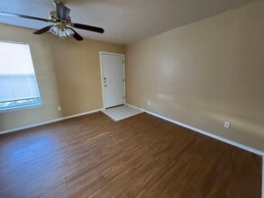 1709 Cedarhill Dr, Unit Unit B in Killeen, TX - Foto de edificio - Building Photo