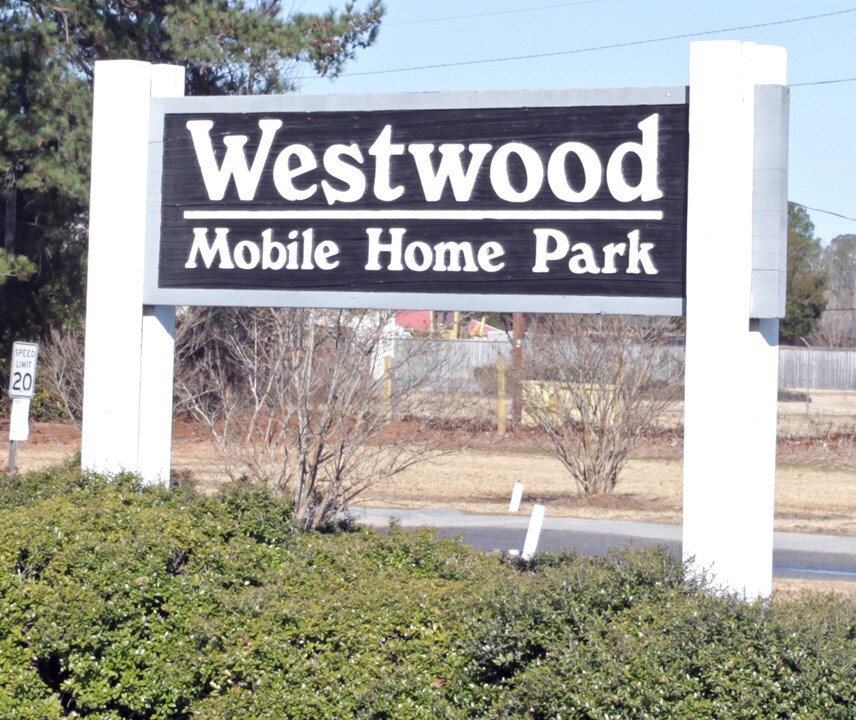 2300 Charleston Hwy in Cayce, SC - Building Photo