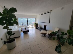 575 Crandon Blvd, Unit 504 in Key Biscayne, FL - Building Photo - Building Photo