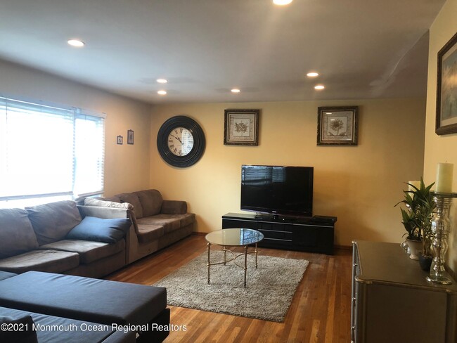 7 Corey Dr in Ocean Township, NJ - Building Photo - Building Photo