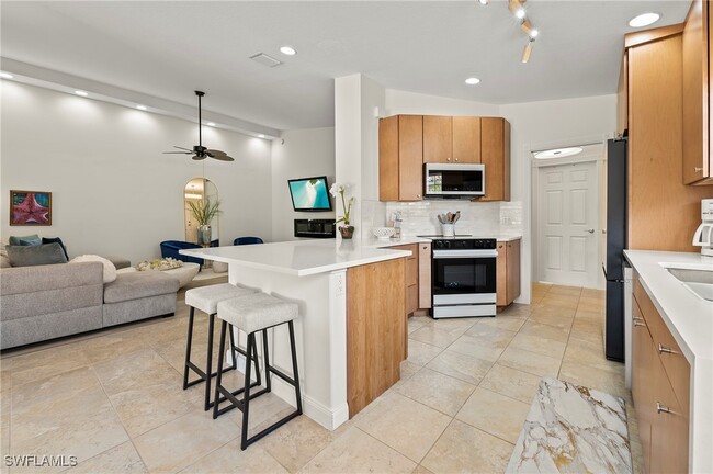 28272 Islet Trail in Bonita Springs, FL - Foto de edificio - Building Photo