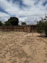 16340 Smoke Tree St in Hesperia, CA - Building Photo - Building Photo