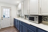 645 Stirling St photo'