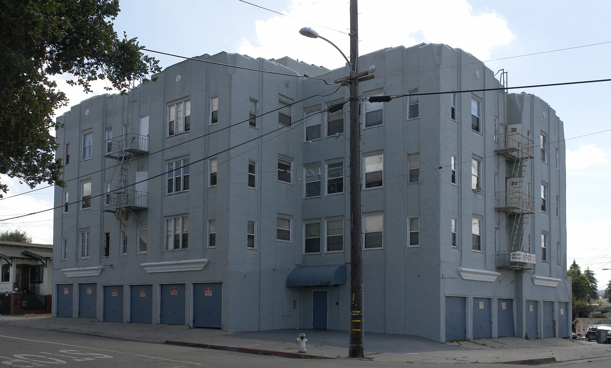 Fairfax Apartments in Oakland, CA - Building Photo