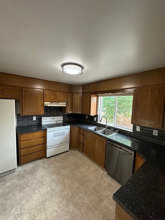 property at 1305 N Meridian Rd