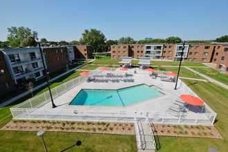 Shelard Village Apartments in St. Louis Park, MN - Building Photo - Building Photo