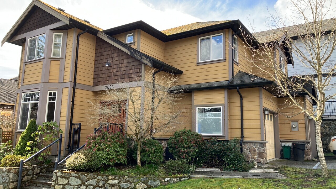 2093 Longspur Dr in Victoria, BC - Building Photo