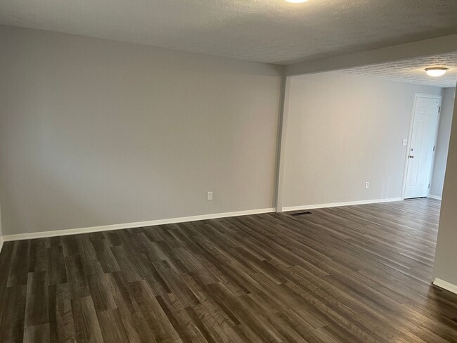 6850 Hubbard Dr in Dayton, OH - Foto de edificio - Building Photo