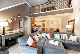 1012 Foxmeadow Dr in Royersford, PA - Building Photo