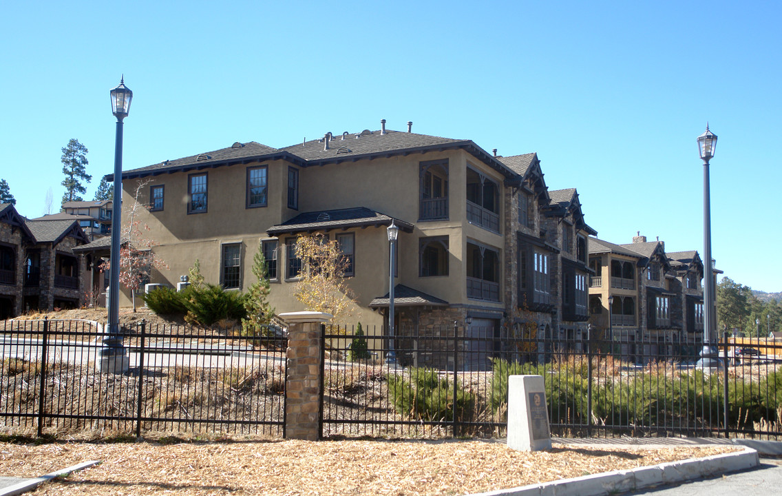 40671 E Village Dr in Big Bear Lake, CA - Building Photo