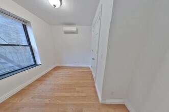 749 9th Ave in New York, NY - Building Photo - Building Photo