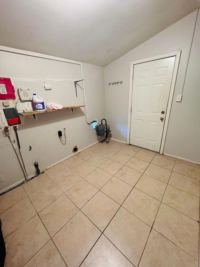 12 Ember Ln in Willingboro, NJ - Building Photo - Building Photo