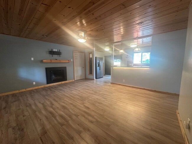 1897 Arrowhead Ave in South Lake Tahoe, CA - Building Photo - Building Photo
