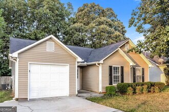 429 Village Cir in Stockbridge, GA - Building Photo - Building Photo