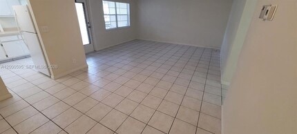 1340 NE 28th Ave, Unit 129 in Pompano Beach, FL - Building Photo - Building Photo