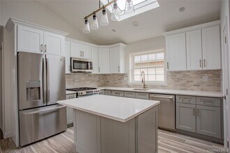 451 E Pine St in Long Beach, NY - Building Photo - Building Photo