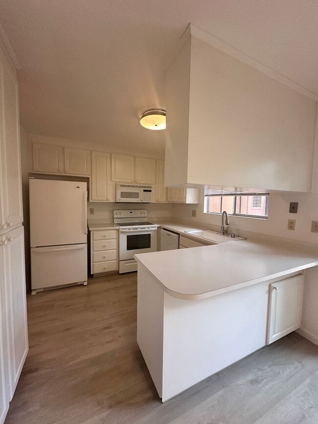 2084 Alta Loma St in Davis, CA - Building Photo - Building Photo