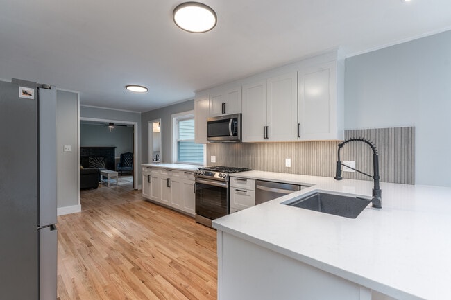 3 Heather Ln in Saratoga Springs, NY - Building Photo - Building Photo
