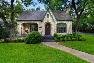 2108 Robinhood Trail in Austin, TX - Foto de edificio - Building Photo