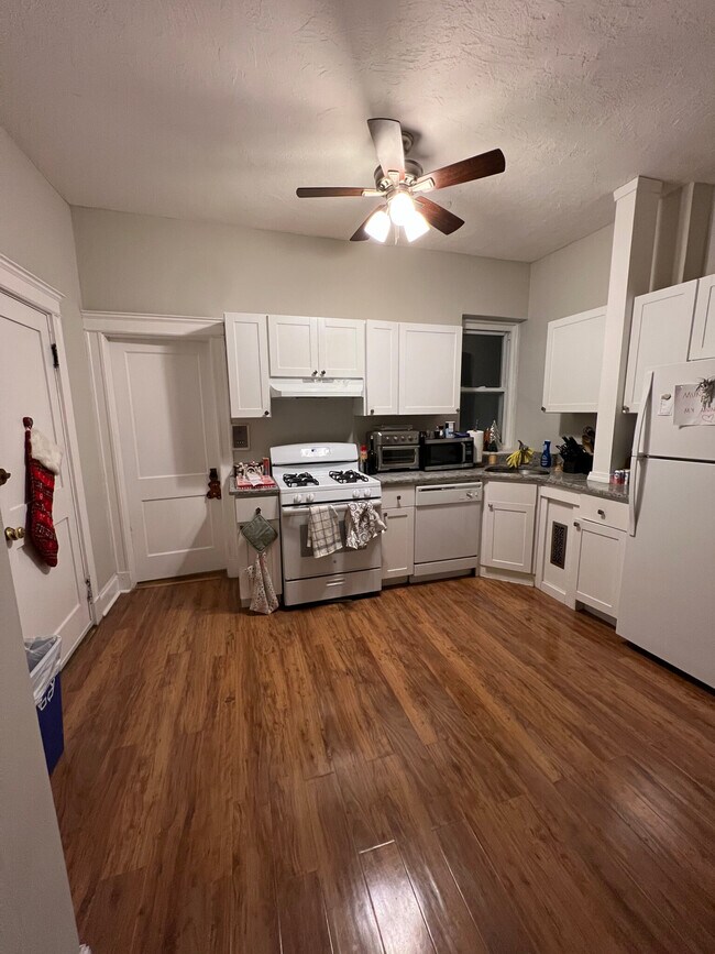 1188 Commonwealth Ave, Unit 1 in Boston, MA - Building Photo - Building Photo