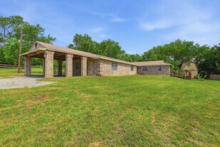 4824 Looney Ln in Cleburne, TX - Building Photo