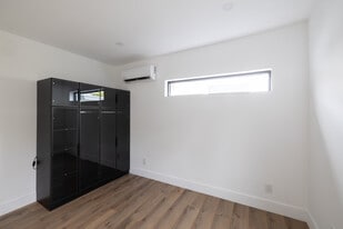 7801 Byron Ave in Miami Beach, FL - Building Photo