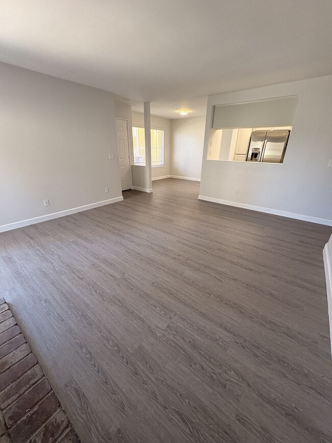 property at 2079 Lakeridge Cir