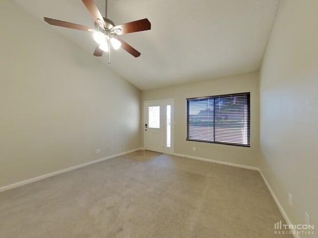 669 W Barrow Dr in Chandler, AZ - Foto de edificio - Building Photo