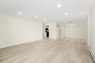 9S125 Lake Dr in Willowbrook, IL - Building Photo - Building Photo