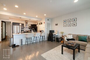 970 N High St in Columbus, OH - Building Photo