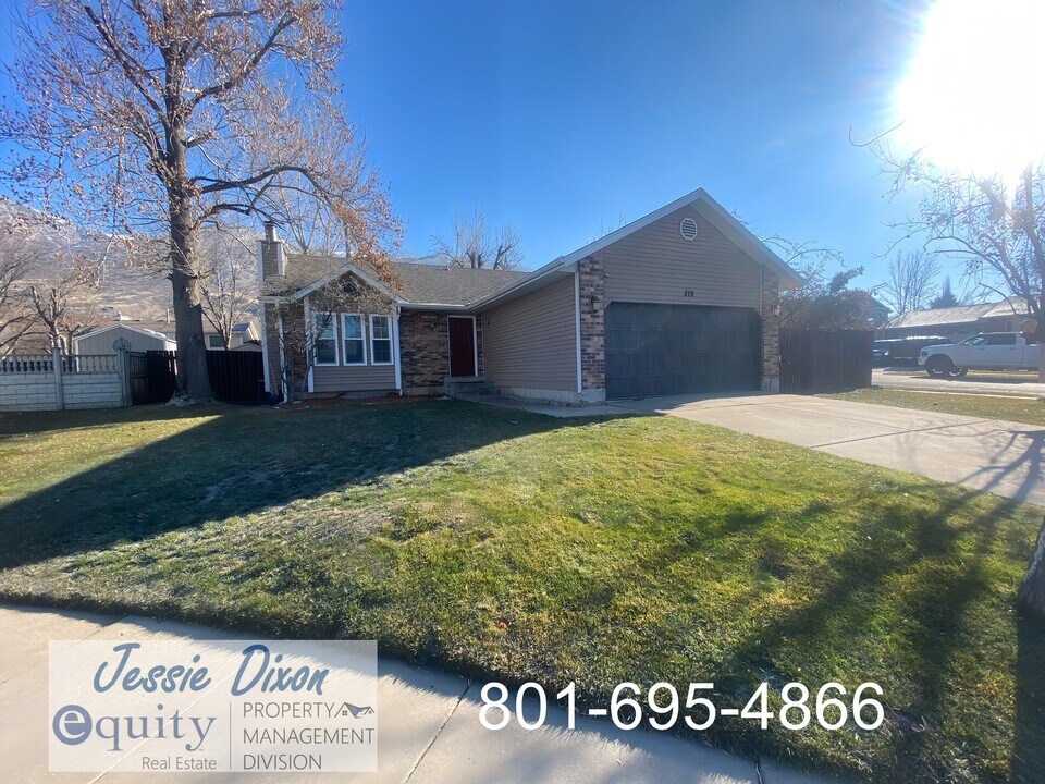 879 S 10 E in Farmington, UT - Building Photo