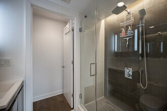 100 Av. des Canadiens-de-Montréal, Unit SI ID1261846P in Montréal, QC - Building Photo - Building Photo