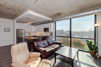 1714 W Roscoe St in Chicago, IL - Foto de edificio - Building Photo