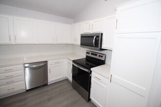 2232 Golden Ave in Clovis, CA - Building Photo - Building Photo