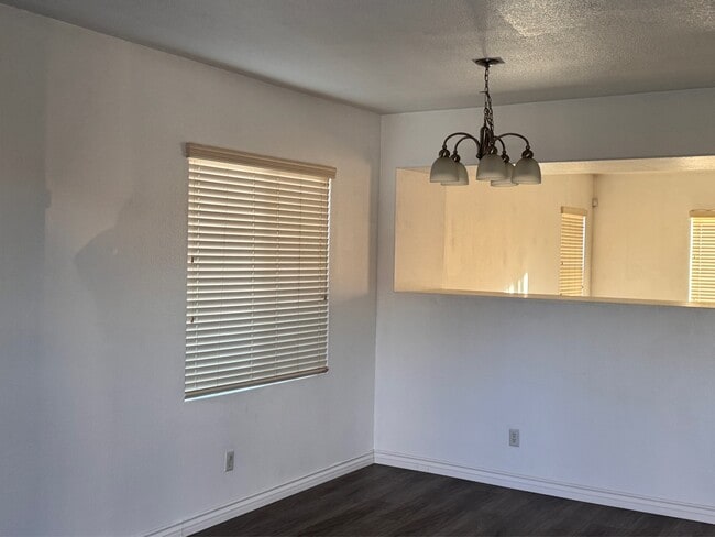 14031 Crystal St in Hesperia, CA - Building Photo - Building Photo