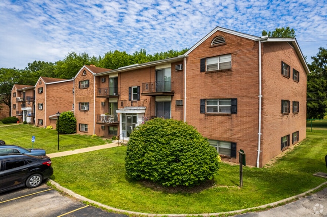 2811 Parkman Rd NW in Warren, OH - Building Photo - Building Photo