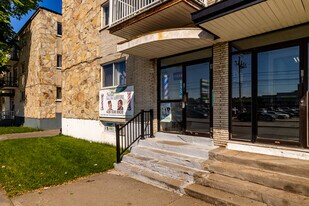 5643 Henri-Bourassa Boul E in Montréal, QC - Building Photo