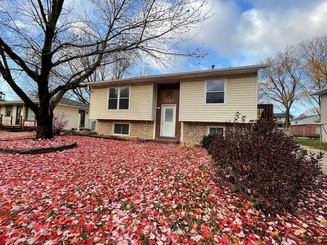 property at 1242 Edgewood Dr