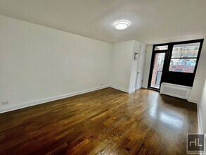 EAST 35 STREET in New York, NY - Foto de edificio - Building Photo