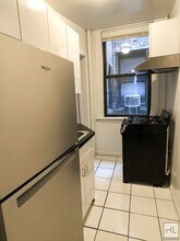 EAST 70 STREET, Unit 2 in New York, NY - Foto de edificio - Building Photo