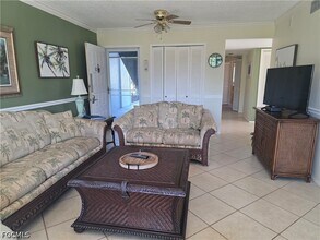 7105 Quail Run Ct W in Ft. Myers, FL - Building Photo - Building Photo