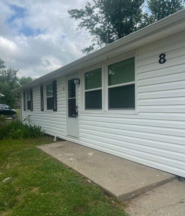 8 Comanche Ct in Columbia, MO - Building Photo