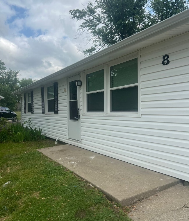 8 Comanche Ct