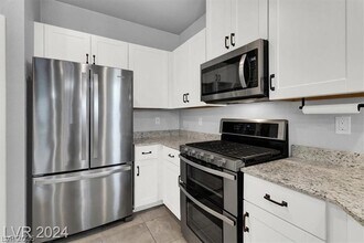 7481 Moonglade St in North Las Vegas, NV - Building Photo - Building Photo