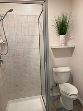 11070 Densmar Rd, Unit B in Oak Hills, CA - Foto de edificio - Building Photo