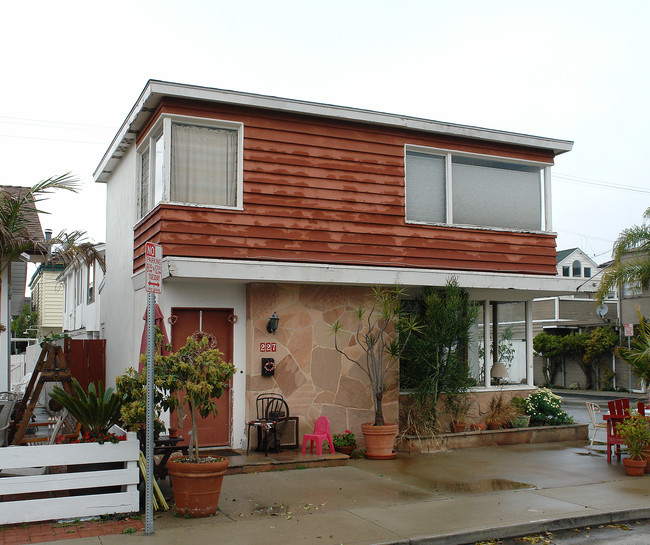 227 Diamond Ave in Newport Beach, CA - Building Photo - Building Photo